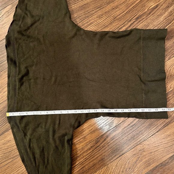 Green Costa Blanca Sweater with semi dolman slit open sleeves - Picture 6 of 9